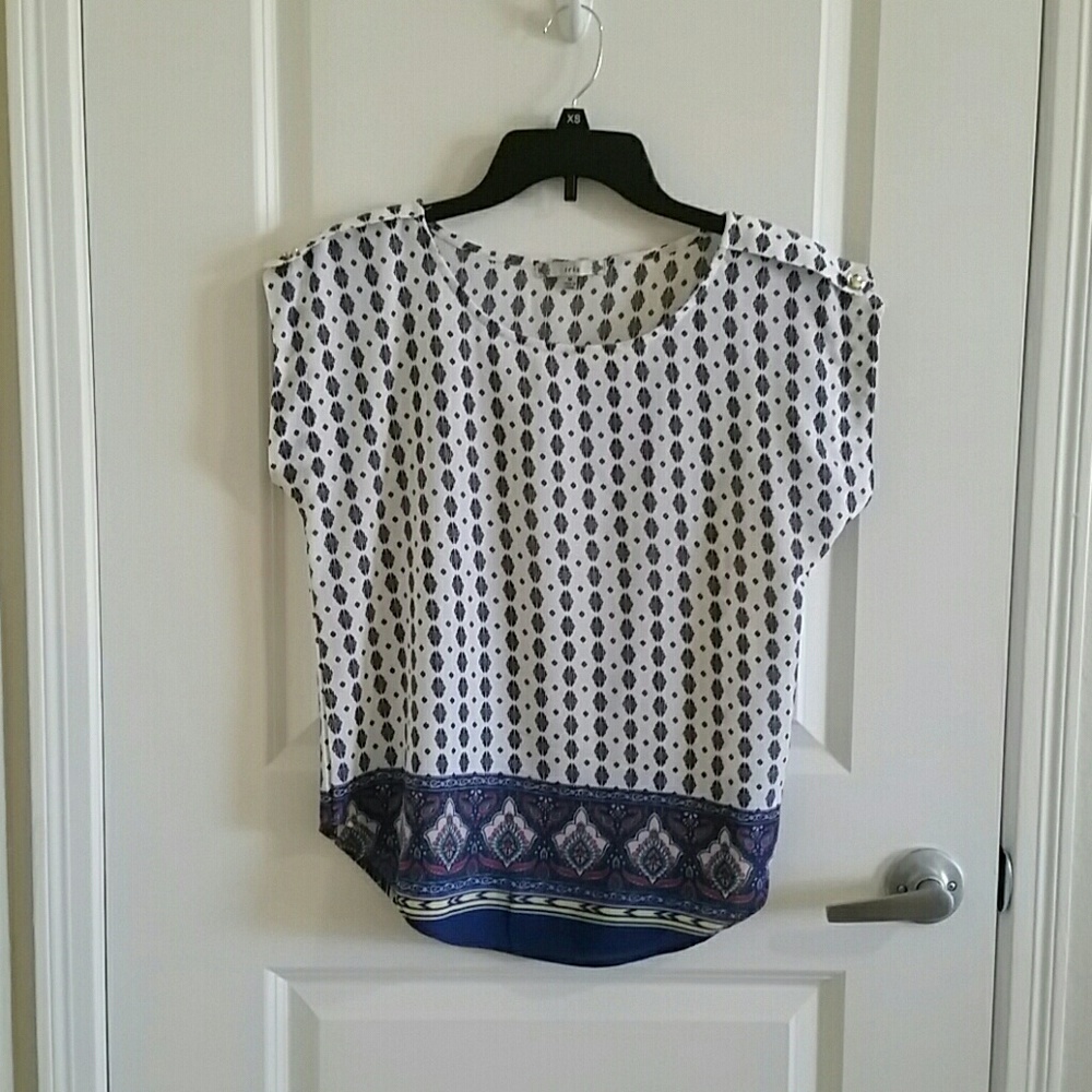 🌻NWOT Patterned Loose-fitting Blouse